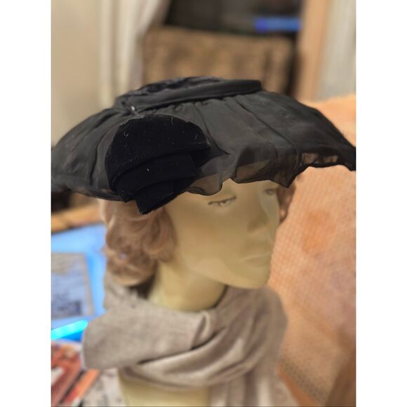 Vintage hat with velvet rose - Picture 1 of 8